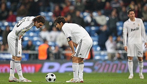 Raul (Mitte) will mit Real Madrid im Auswärtsspiel bei Getafe punkten und an Barcelona dranbleiben