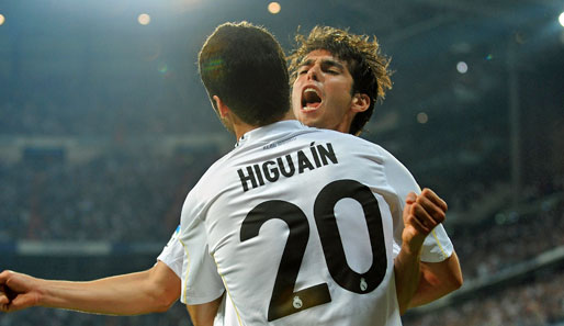Gonzalo Higuain (v.) schoss Madrid im Hinspiel per Doppelpack im Alleingang zum 2:0-Sieg