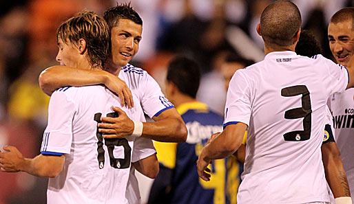 Torschützen unter sich: Cristiano Ronaldo (2.v.l.) und Sergio Canales (l.) bejubeln das 1:0