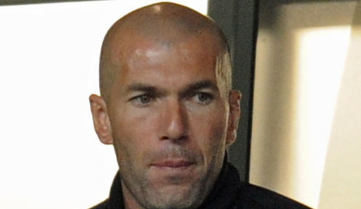 Der ehemalige Weltfußballer Zinedine Zidane erhört den Ruf von Jose Mourinho und geht nach Madrid