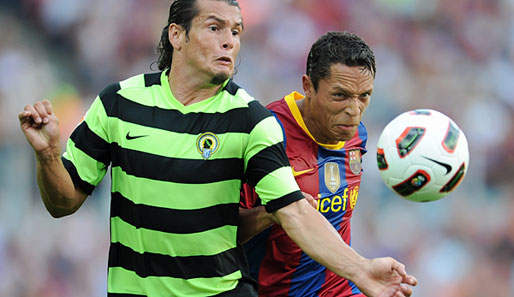Nelson Valdez (l.) erzielte im Hinspiel für Alicante gegen Barcelona beide Treffer