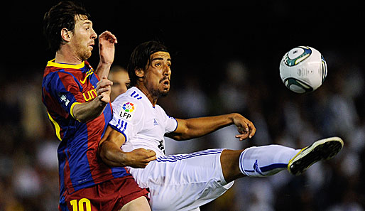 Sami Khedira (r.) möchte in der kommenden Saison dem FC Barcelona Paroli bieten