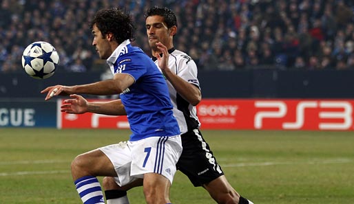Ricardo Costa (r.) verteidigte in der Champions League gegen Schalke-Star Raul