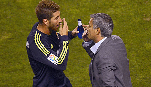 Sergio Ramos (l.) gilt als einer der größten Mourinho-Kritiker im Team von Real Madrid