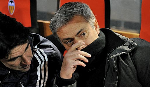 Jose Mourinho im Gespräch mit seinem Co-Trainer Aitor Karanka