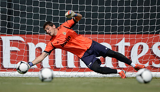 Nach seinem Handbruch gegen Valencia kehrte Iker Casillas wieder ins Training zurück