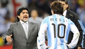 Diego Maradona und Lionel Messi beim Länderspiel Argentiniens
