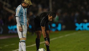 Lionel Messi und vier seiner Barca-Kollegen übten Blindenfußball