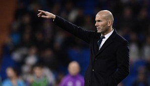 Zinedine Zidane liegt mit Real sechs Punkte vor Barca