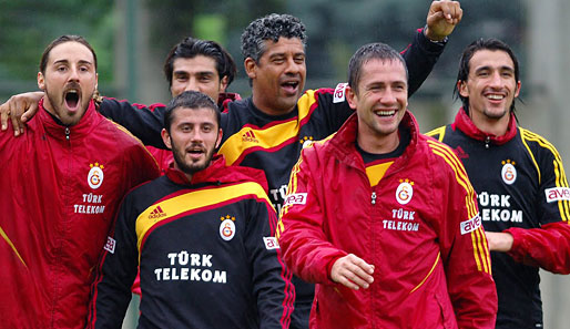 Frank mittendrin: Rijkaard unterschrieb bei Galatasaray bis 2011