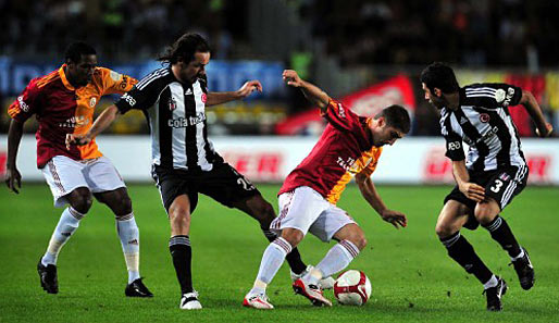 Das Hinspiel zwischen Galatasaray und Besiktas gewann die Rijkaard-Truppe klar mit 3:0