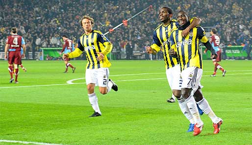 Mamadou Niang (r.) erzielte gegen Trabzonspor das 2:0 für Fenerbahce