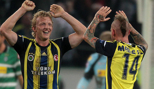 Dirk Kuyt (l.) und Raul Mereiles (r.) brachten Fenerbahce im Spiel gegen Bursaspor in Führung
