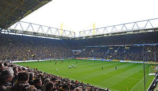Bis zu 81.000 BVB Fans feuern ihre Borussia bei Heimspielen frenetisch an