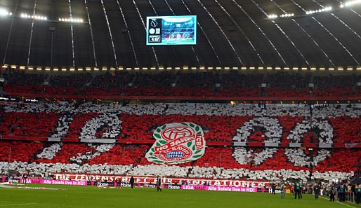 Die Allianz Arena erstrahlte zum 110. Geburtstag des FC Bayern München komplett in rot-weiß