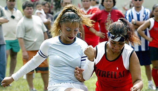 11. Oktober 2004: Die "Chicas Poderosas" treffen in San Salvador auf die "Estrellas des La Linea"