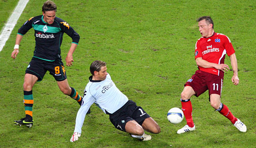 Ivica Olic (r.) erzielte zwei Tore für den HSV, hat sich aber am Knie verletzt