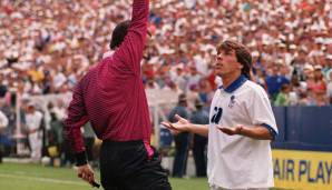 Platz 10: Gianfranco Zola (Italien) - 1994 gegen Nigeria - sollte beim Stand vom 1:1 im Achtelfinale eigentlich frischen Wind in die Partie bringen (65.). Nach 11:44 Minuten sah er dann aber Rot - Italien gewann dennoch mit 2:1 n.V.