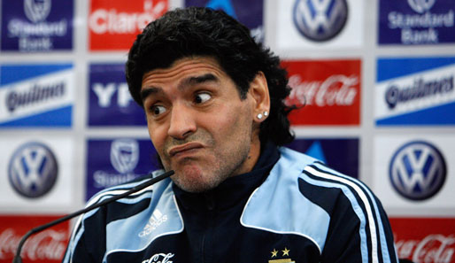 Argentiniens Nationaltrainer Diego Maradona entging gegen Schottland nur knapp einem Attentat
