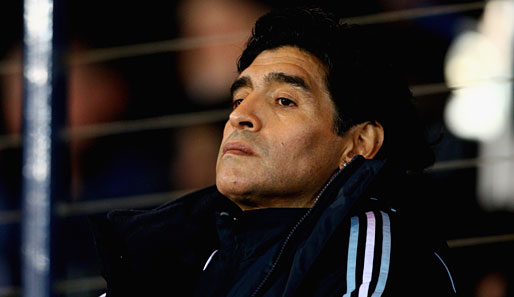 Nur wenige Monate nach seinem Amtsantritt steht Nationaltrainer Diego Maradona schon in der Kritik