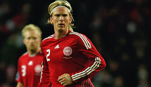Christian Poulsen (vorne) brachte Dänemark im Test gegen den Senegal auf die Siegerstraße