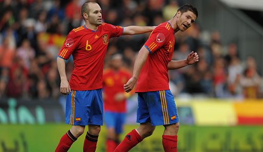 Andres Iniesta (l.) fehlte dem FC Barcelona im Saison-Endspurt