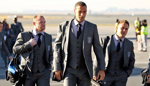 Englands Nationalteam ist am Flughafen Johannesburg gelandet