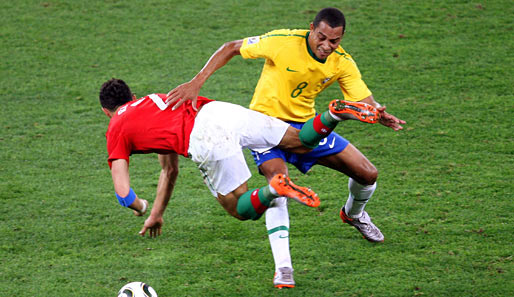 Defensivspezialist Gilberto Silva (r.) hat bereits 97 Länderspiele für Brasilien auf dem Buckel