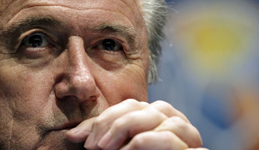 IFA-Boss Joseph Blatter hält an den Terminen zur WM-Vergabe für 2018 und 2022 fest