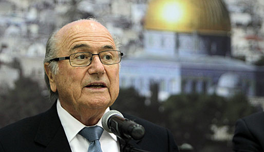 Sepp Blatter hat die Pläne zu einer Sommer-WM in Katar als Fehlentschdung bezeichnet