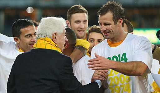 FFA-Präsident Frank Lowy und Lucas Neill (r.) hätten die WM 2022 gerne in Australien ausgerichtet