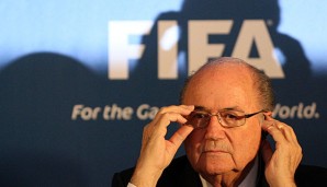Sepp Blatter lassen die Vorwürfe der Politiker kalt