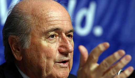 FIFA-Präsident Joseph Blatter sieht die WM 2010 trotz der Wirtschaftskrise nicht in Gefahr