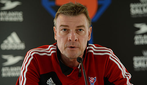 Lars Olsen mag seinen Job als Coach der Färöer trotz der finanziellen Umstände