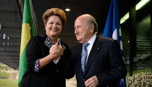 Brasiliens Staatspräsidentin Dilma Rousseff (l.) und Sepp BLatter (r.) trafen sich in Zürich
