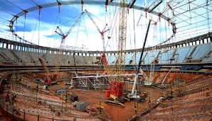 Das übliche Bild in Brasilien: Das Stadion ist eine große Baustelle