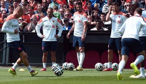 Arjen Robben (l.) bereitet sich mit der niederländischen Nationalmannschaft auf die WM vor