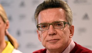 Bundesinnenminister Thomnas De Maiziere sieht nur geringe Gefahr für deutsche Fans bei der WM in Brasiliern