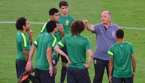 Luiz Felipe Scolari (r.) ist seit 2012 wieder Coach von Brasiliens Nationalmannschaft