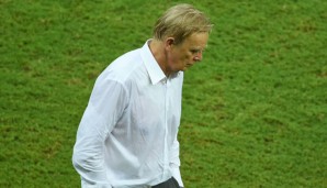 Volker Finke steht nach der Niederlage gegen Kroatien vor dem Aus als Trainer