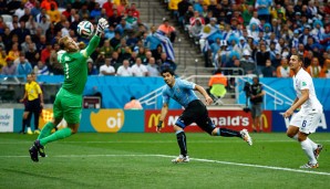 Luis Suarez bringt Uruguay nach Flanke von Edinson Cavani per Kopf in Führung
