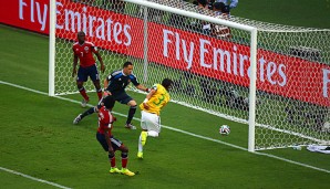 Thiago Silva trifft nach einer Ecke zur 1:0-Führung für die Selecao