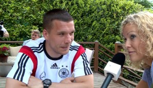 Moderatorin Annika Zimmermann traf Lukas Podolski im DFB-Trainingslager