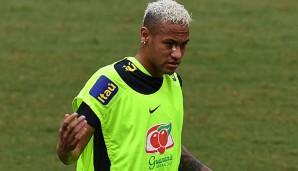 Neymar wurde beim Brasilien-Training von einem Fan umgeworfen