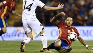 Thiago Alcantara zog sich gegen Albanien eine leichte Knieverletzung zu