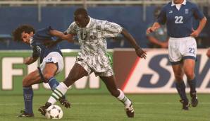 Nigeria 1994: Nicht nur 2018 sorgt das Muster auf Nigerias Trikot für Erstaunen. Bereits 1994 waren die Super Eagles ein echter Hingucker. Damals allerdings eher im Schlafanzug-Look.