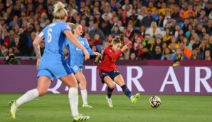 Olga trifft für Spanien zum 1:0.