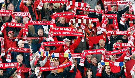 Die Fans des FSV Mainz 05 freuen sich über einen Sieg gegen die TuS Koblenz