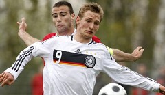 Stuttgarts Manuel Fischer ist U-19-Nationalspieler des DFB - Nun ist er in das Visier der Fürther geraten