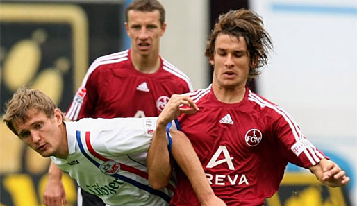 Der Australier Dario Vidosic (r.) bleibt dem 1. FC Nürnberg erhalten